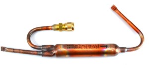 Filtr odwadniacz do urządzeń chłodniczych 13,5 g do urządzeń chłodniczych 6mm x 6mm + zaworek AVX uniwersalny lodówkowy